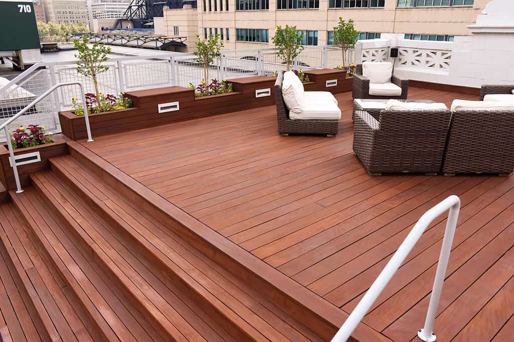 deck-staining-maple-valey deck-staining-maple-valley