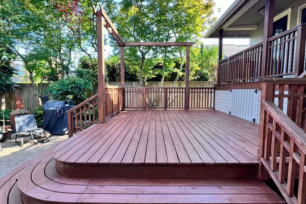Film-Forming vs. Penetrating Deck Stains